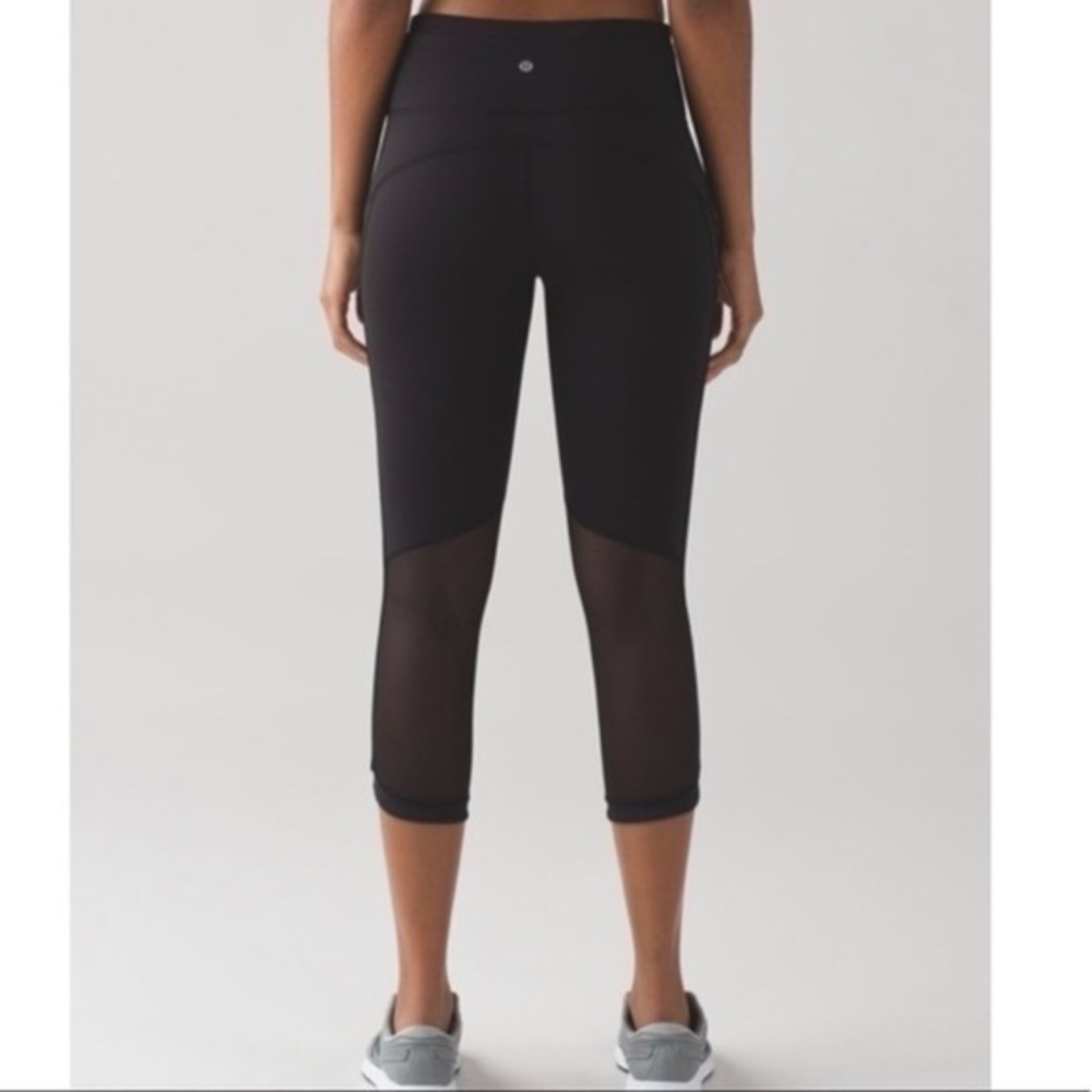 Lululemon Run Hit It 21' Crop black size 4